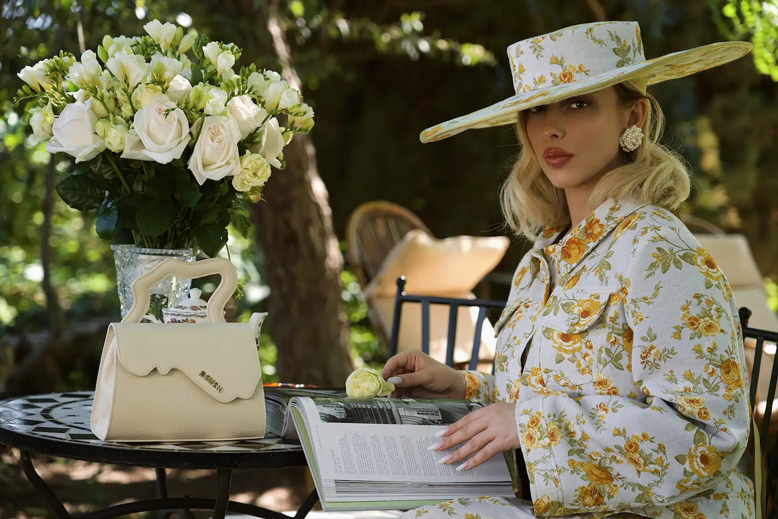 Leak brush bag on the table & model