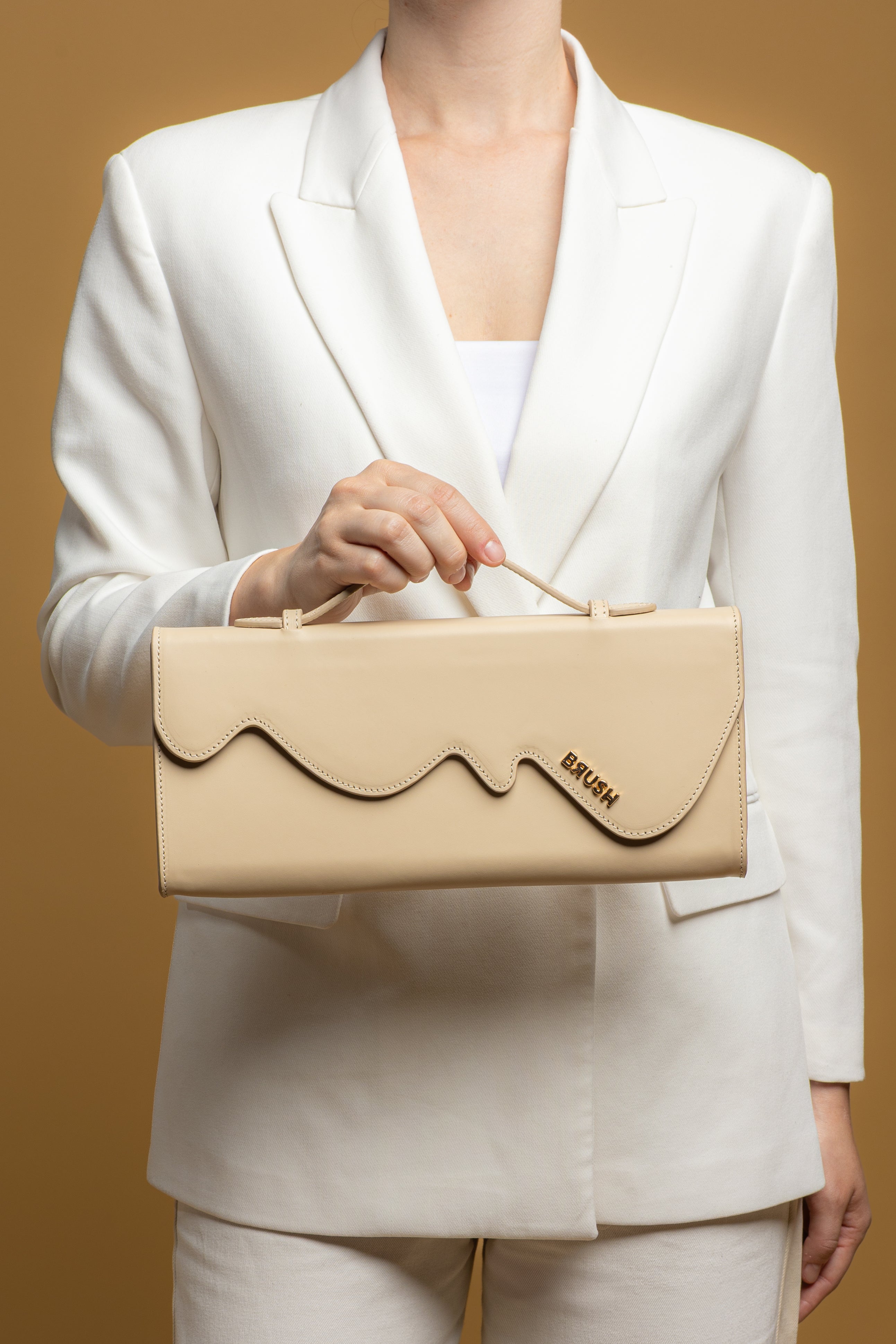 Melt Clutch Bag in Bej